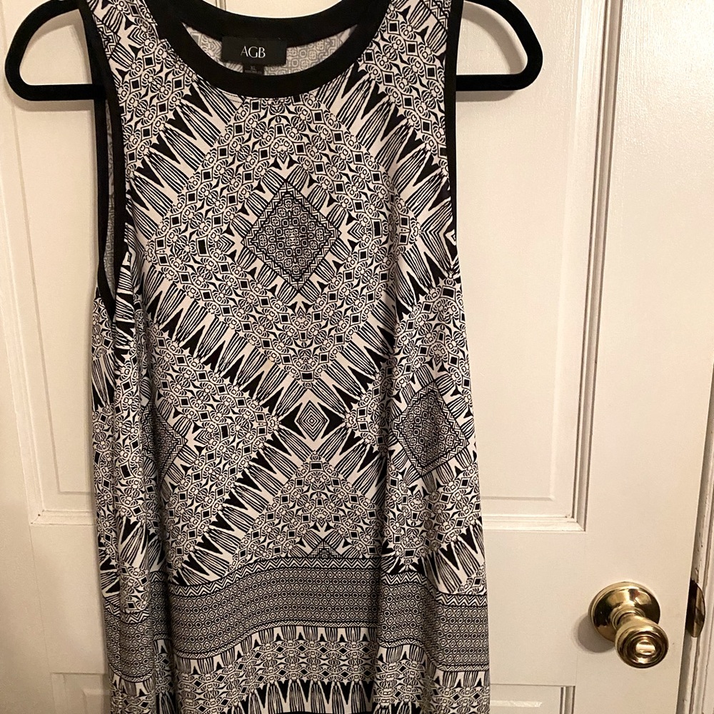 Xl shirt. Really cute sleeveless top.AGB brand.